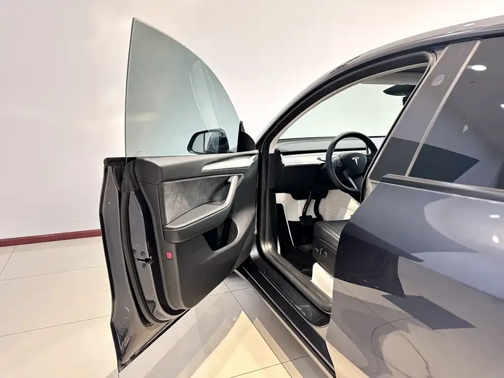 Tesla Model Y 2024 из CN, фото 3