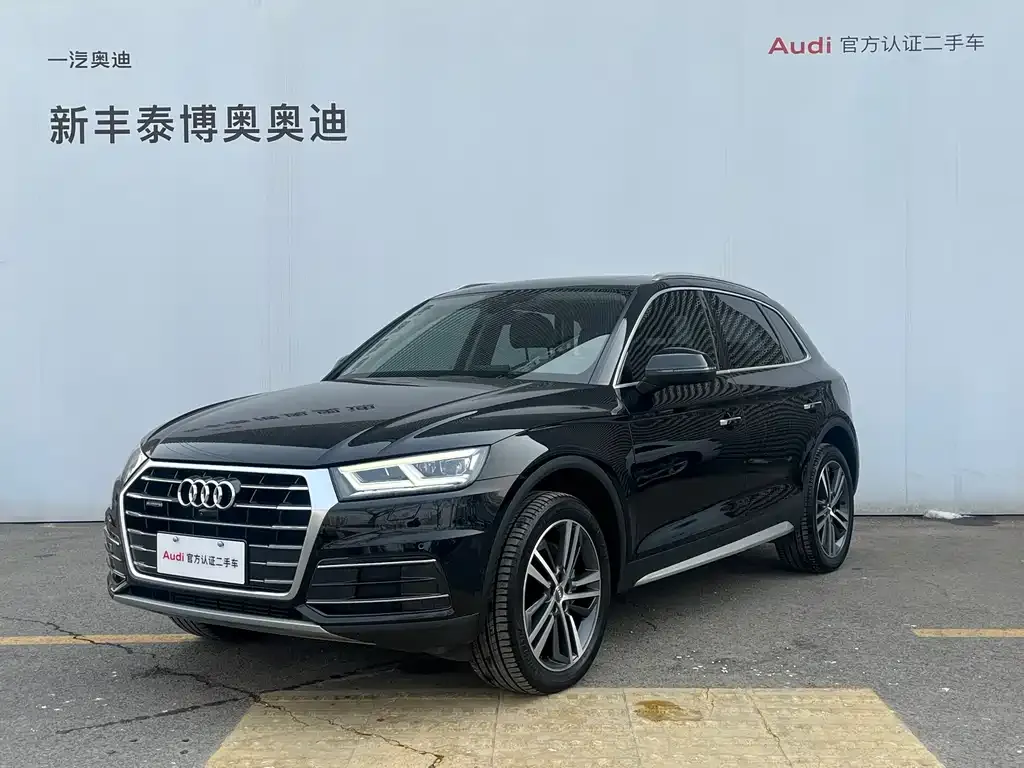 Audi Q5L — фото 1