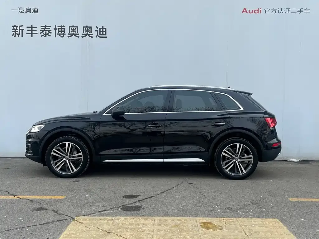 Audi Q5L — фото 10