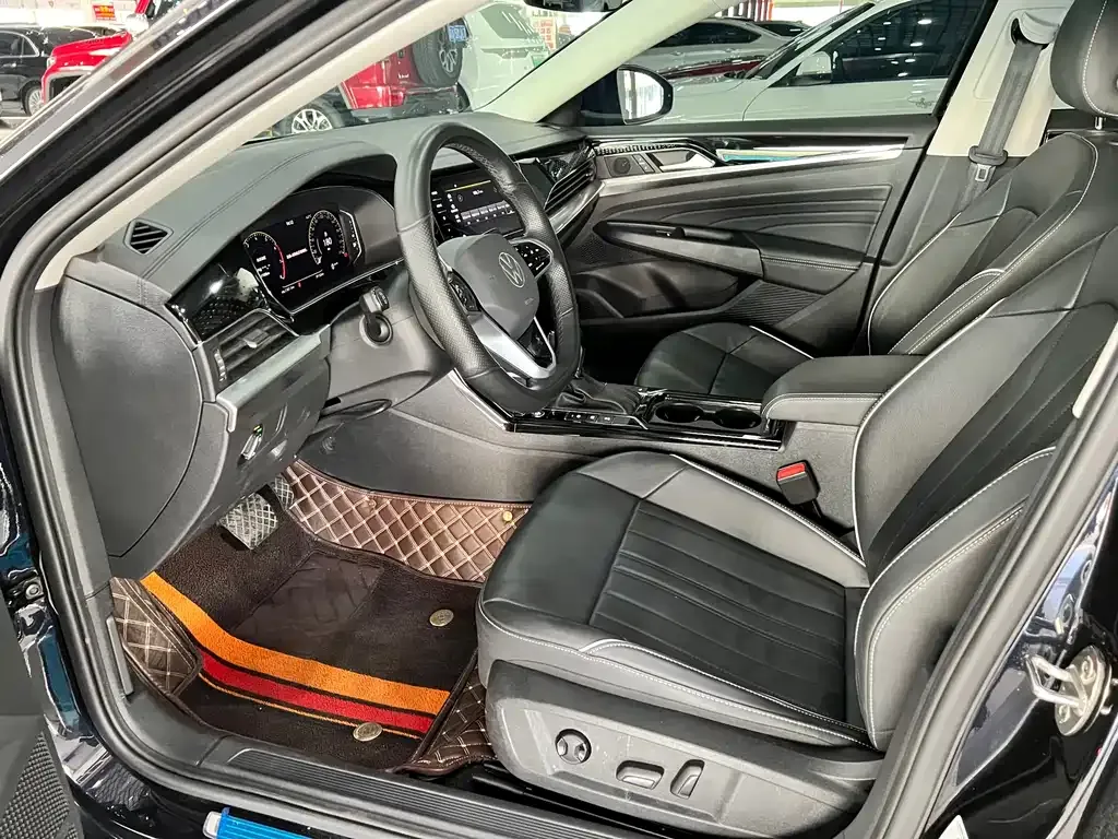 Volkswagen Passat 2023 из CN, фото 10