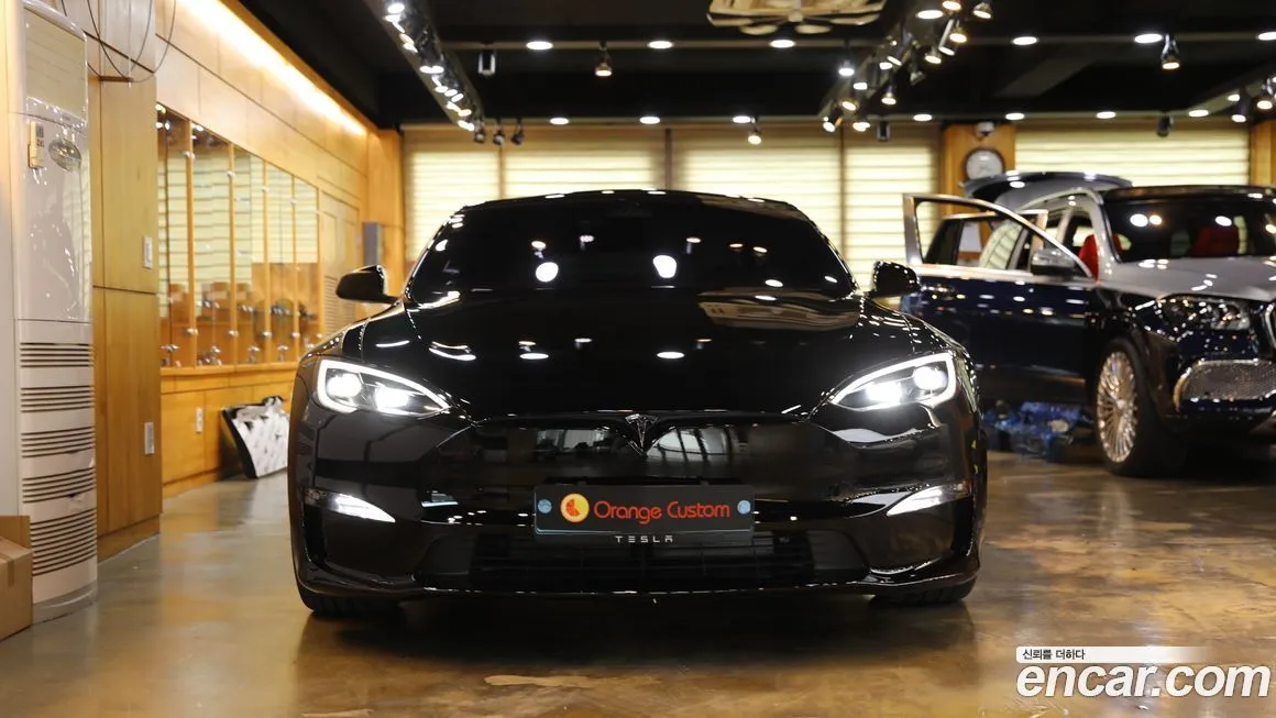 Tesla Model S — фото 1