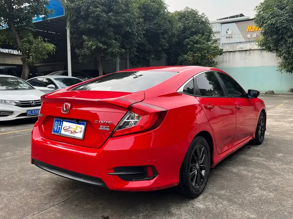 Honda Civic — фото 10