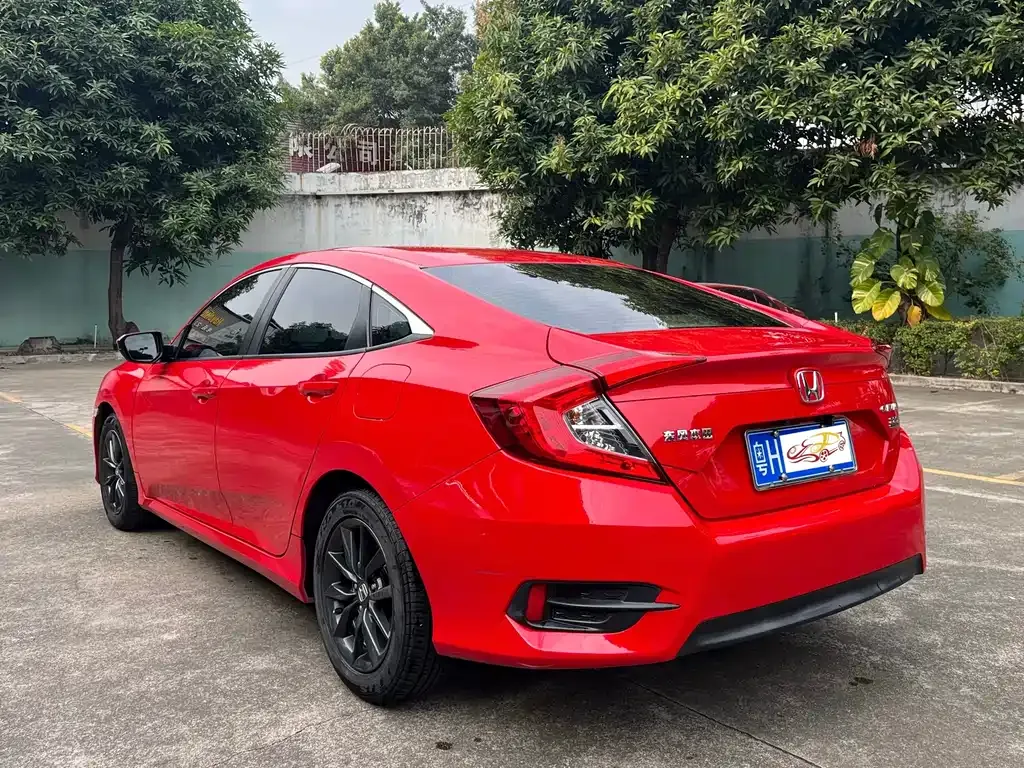 Honda Civic — фото 8