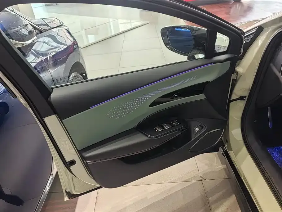 Hongqi EH7 2025 из CN, фото 6
