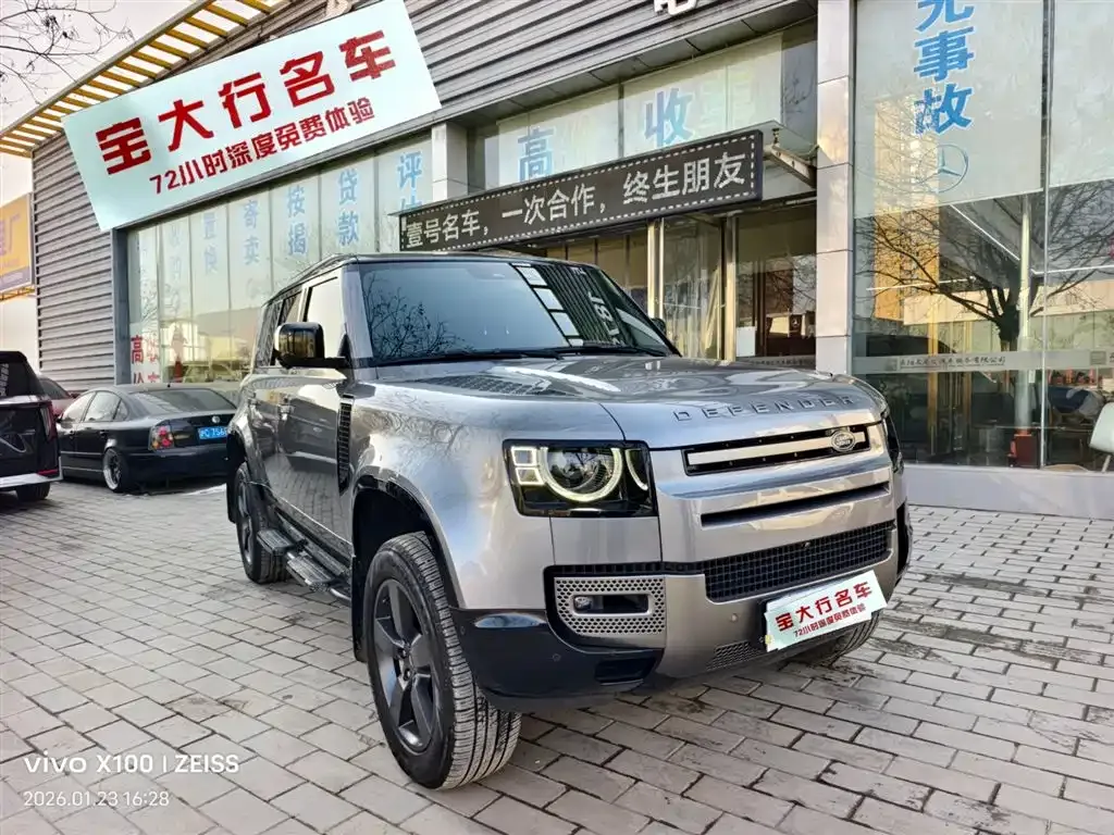 Land Rover Defender — фото 1