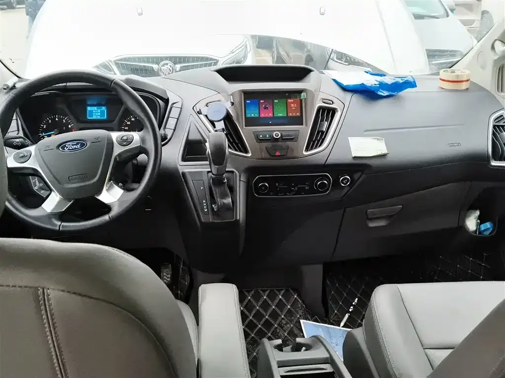 Ford Tourneo 2023 из CN, фото 2