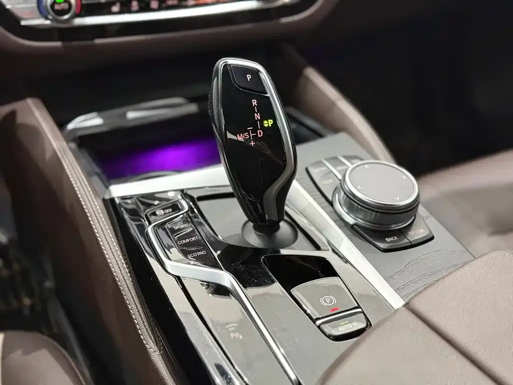 BMW 5 Series 2023 из CN, фото 9