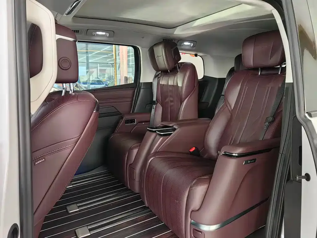 Buick Century 2023 из CN, фото 2