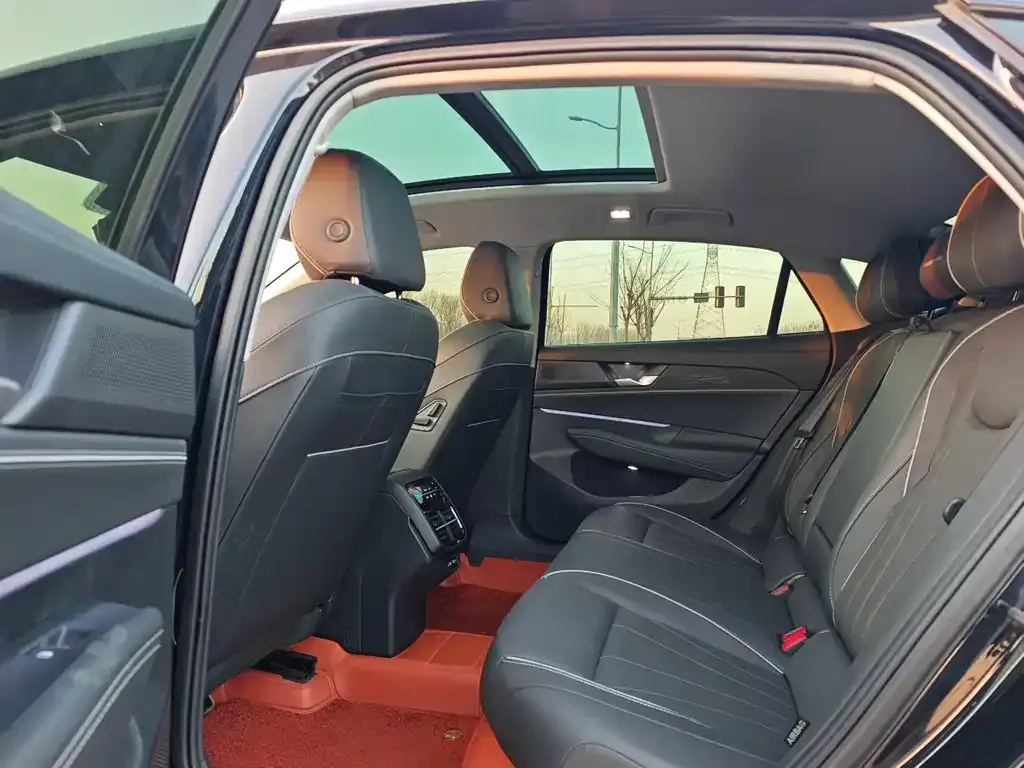 Volkswagen Passat 2025 из CN, фото 4