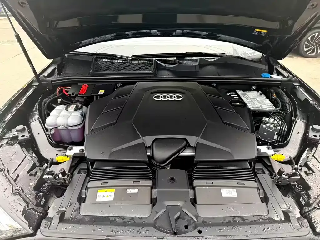 Audi Q7 2025 из CN, фото 5