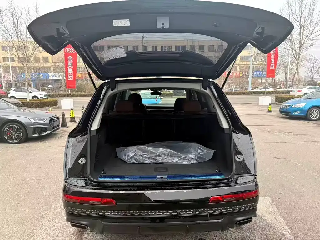 Audi Q7 2025 из CN, фото 3