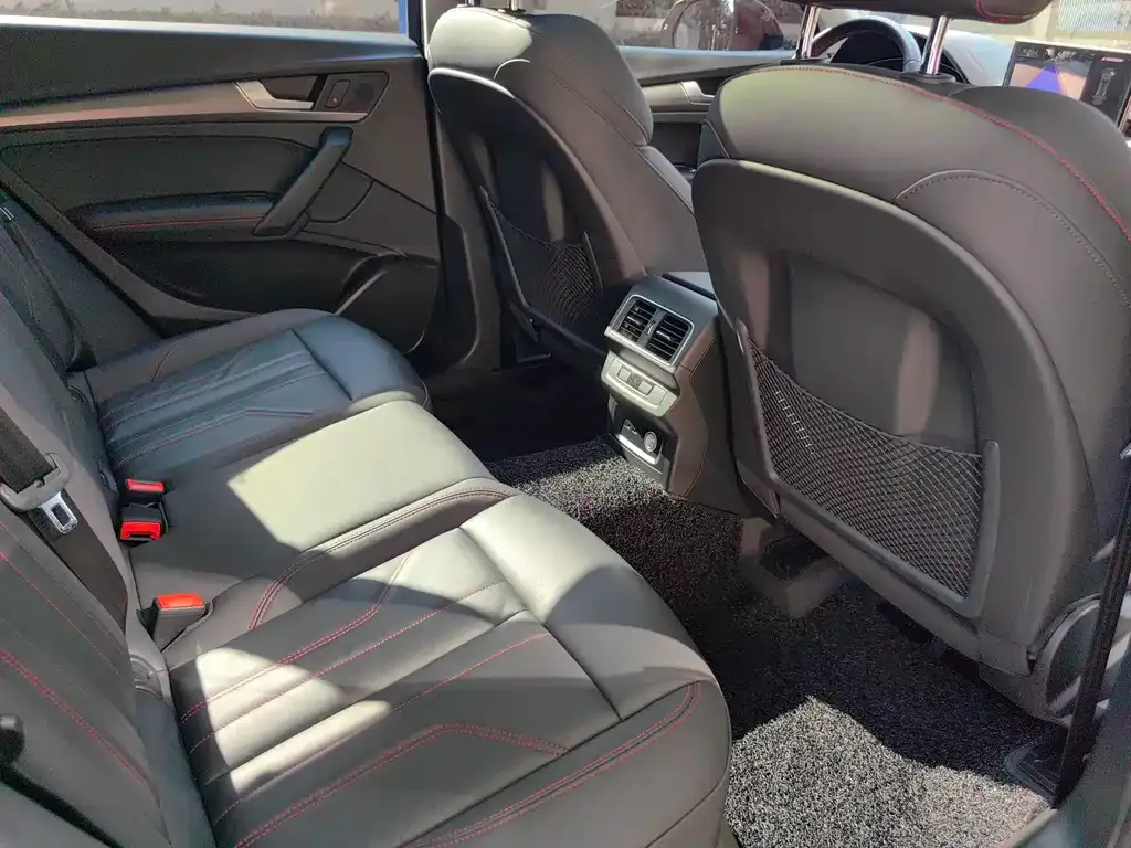 Audi Q5L 2021 из CN, фото 5