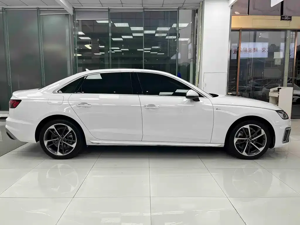 Audi A4L 2024 из CN, фото 6