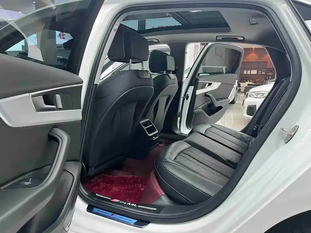 Audi A4L 2024 из CN, фото 5