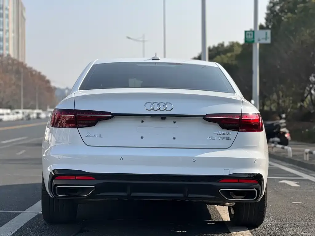 Audi A4L 2024 из CN, фото 4