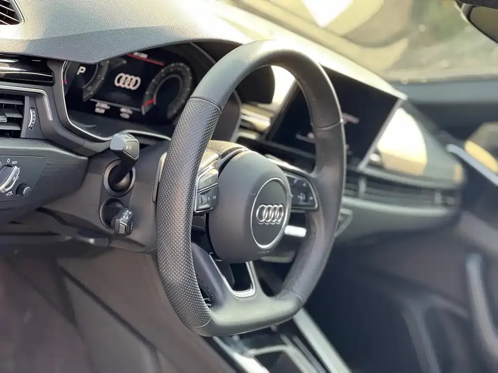 Audi A4L 2024 из CN, фото 2