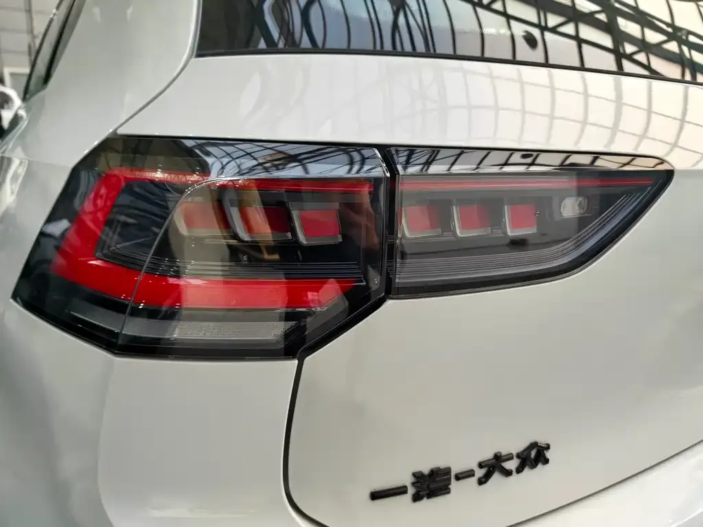 Volkswagen Golf 2024 из CN, фото 6