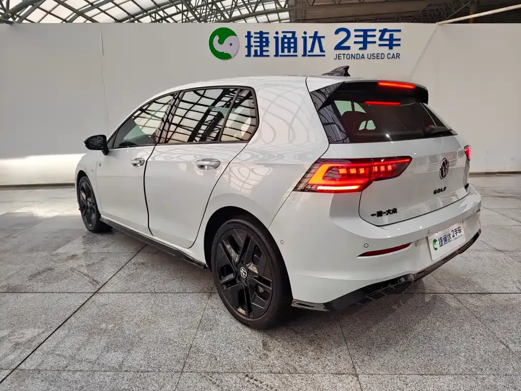 Volkswagen Golf 2024 из CN, фото 10