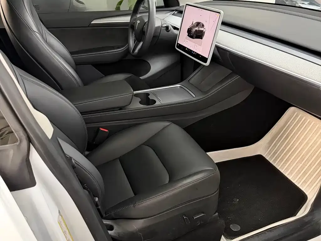 Tesla Model Y — фото 6