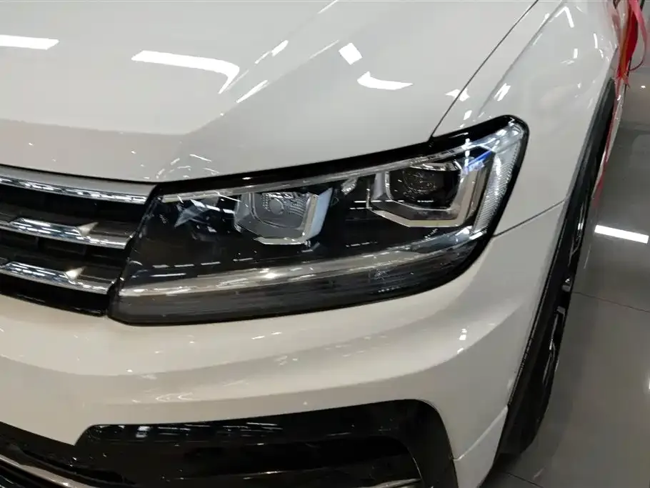Volkswagen Tiguan L — фото 8