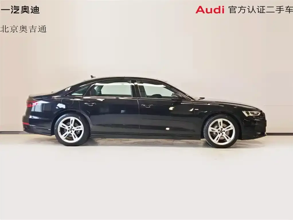 Audi A8 2023 из CN, фото 2