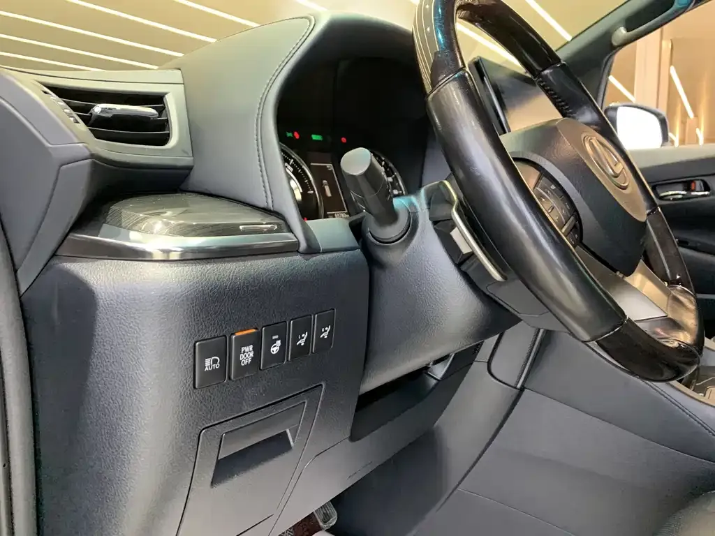 Lexus LM 2023 из CN, фото 5