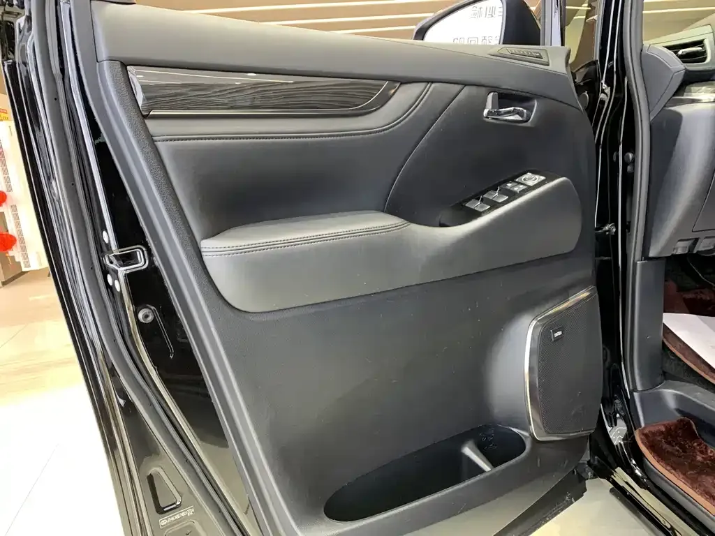 Lexus LM 2023 из CN, фото 6