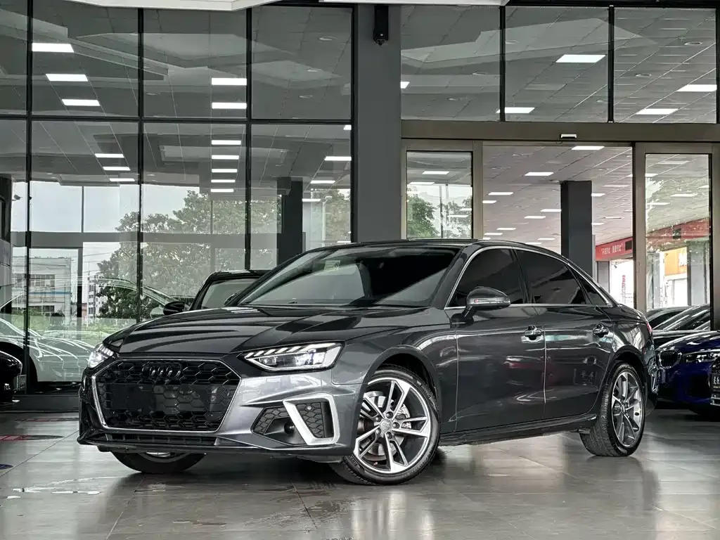 Audi A4L 2023 из CN, фото 1