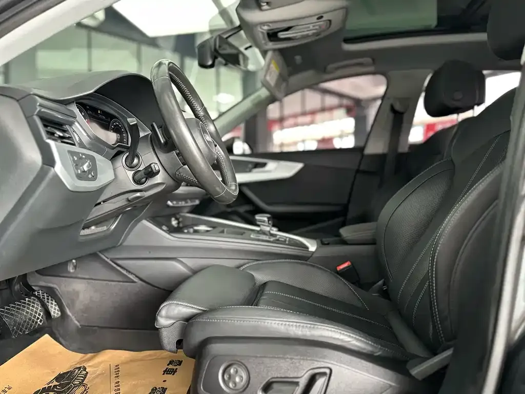 Audi A4L 2023 из CN, фото 4