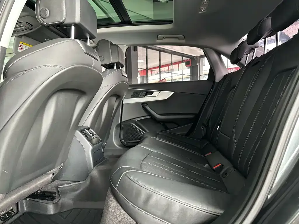 Audi A4L 2023 из CN, фото 8