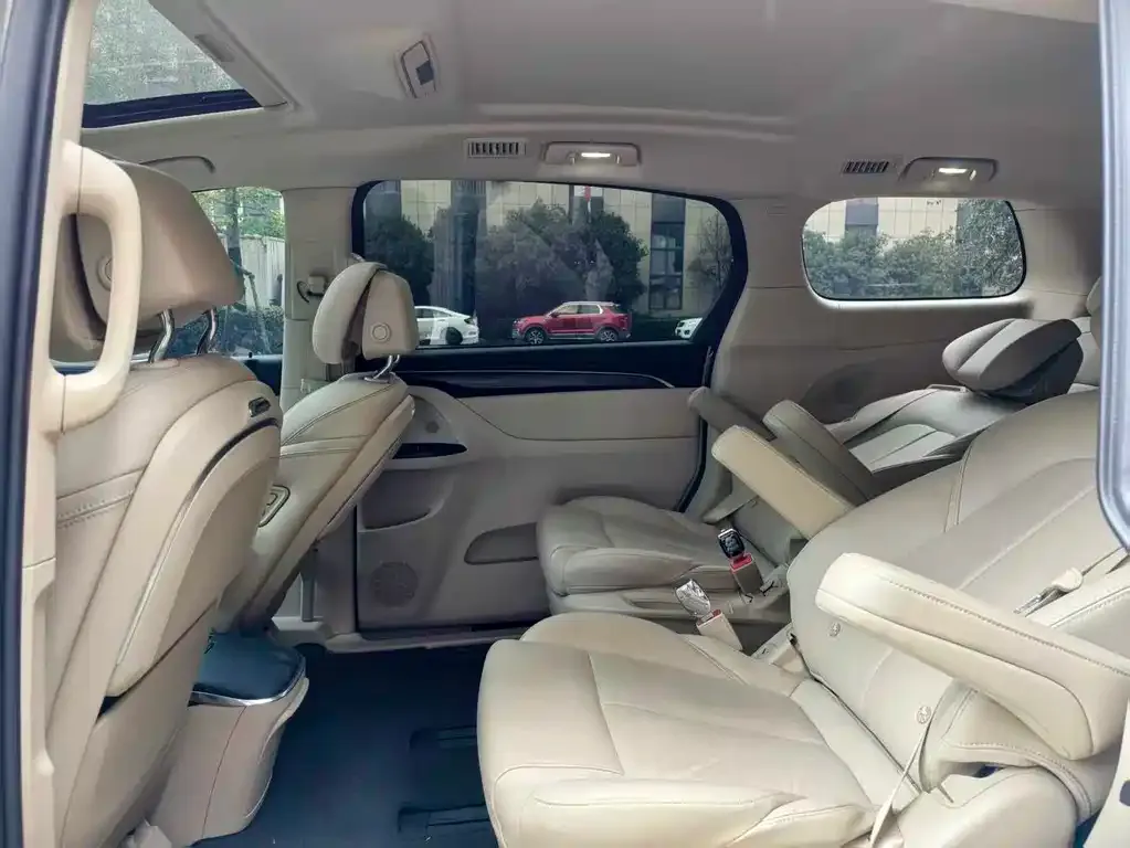 Buick GL8 2023 из CN, фото 2