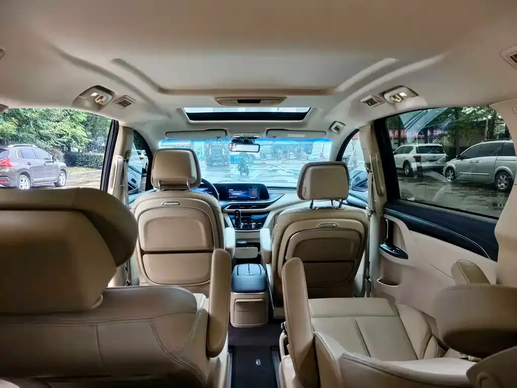 Buick GL8 2023 из CN, фото 3