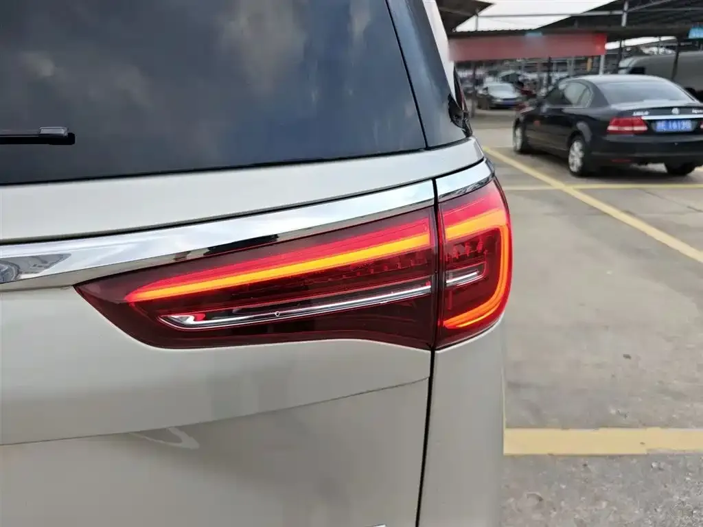 Buick GL8 2021 из CN, фото 2
