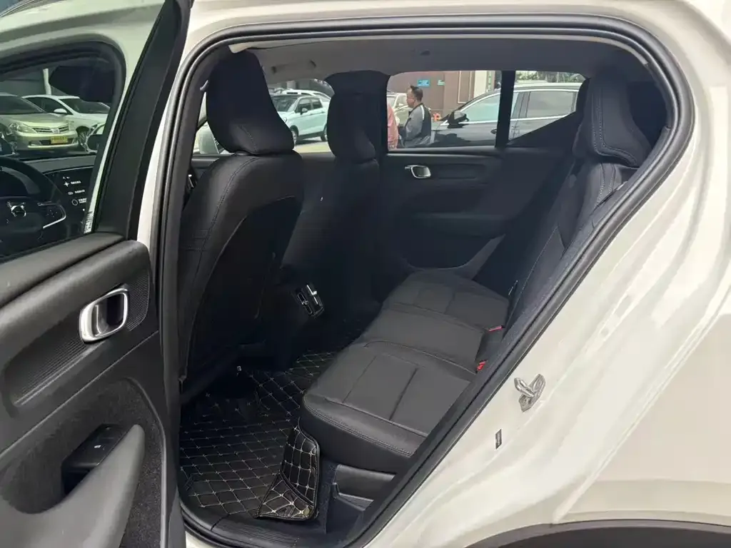 Volvo XC40 2021 из CN, фото 2