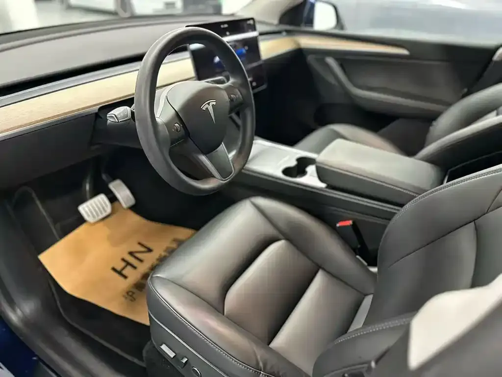Tesla Model Y — фото 6