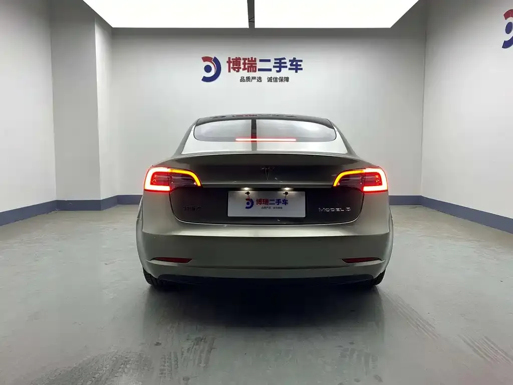 Tesla Model 3 — фото 4