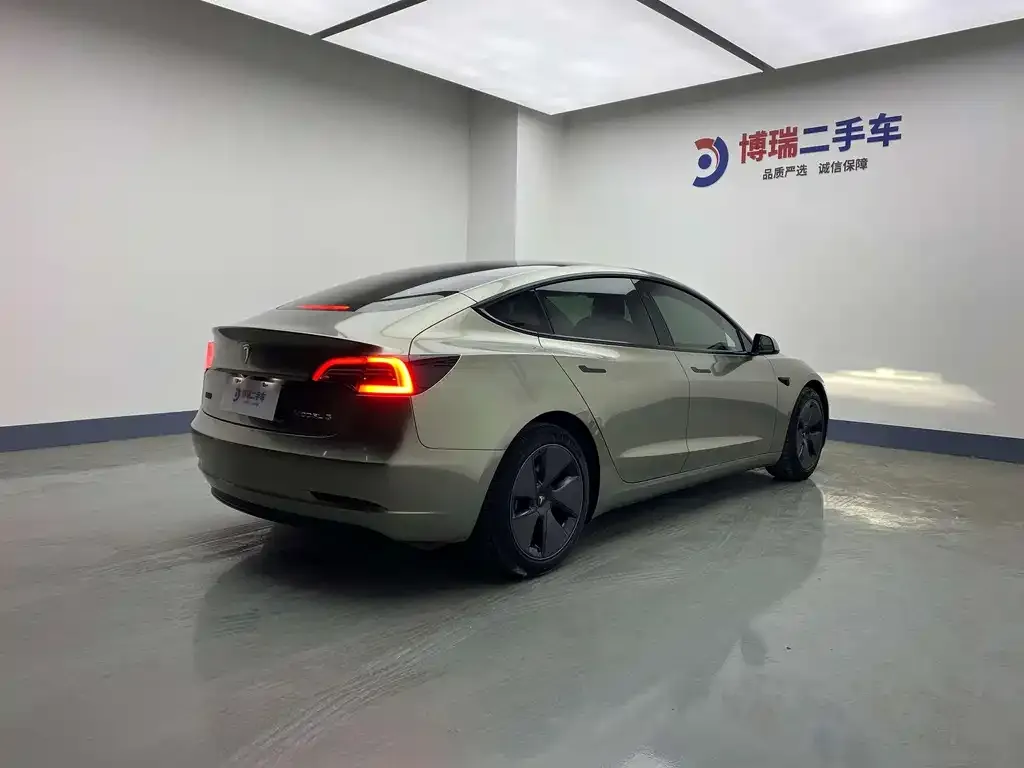 Tesla Model 3 — фото 7