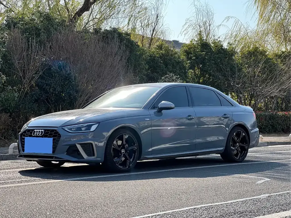 Audi A4L 2022 из CN, фото 1