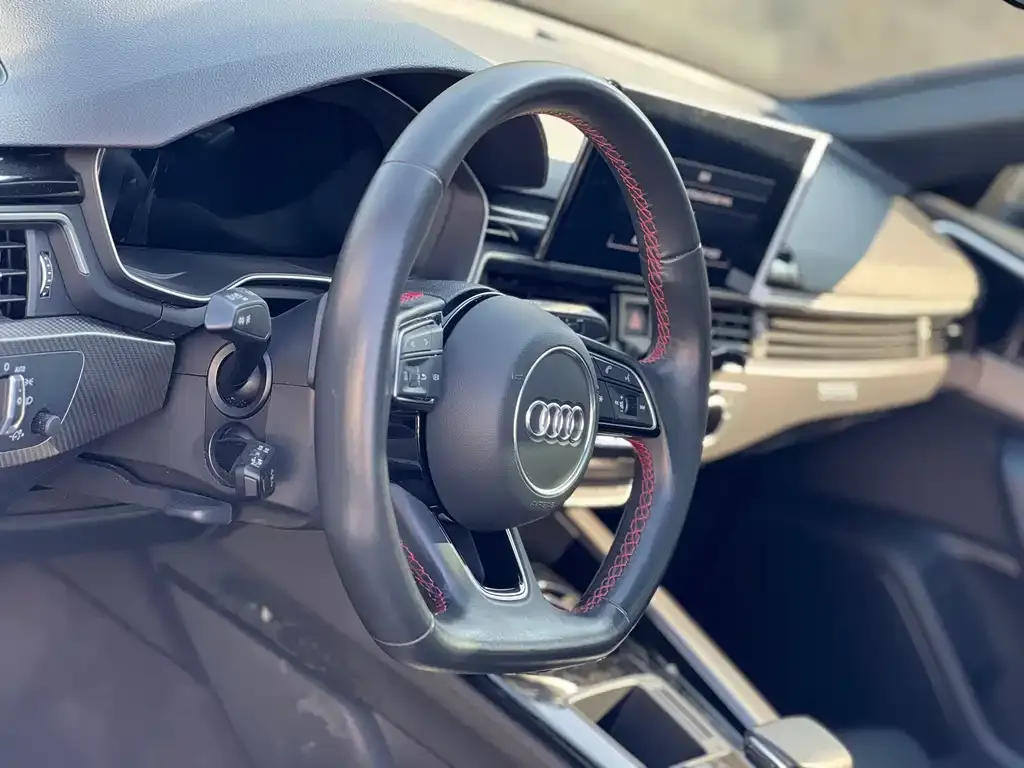 Audi A4L 2022 из CN, фото 4
