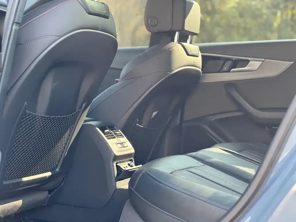 Audi A4L 2022 из CN, фото 8