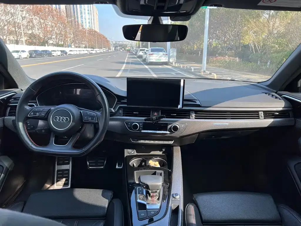 Audi A4L 2022 из CN, фото 9