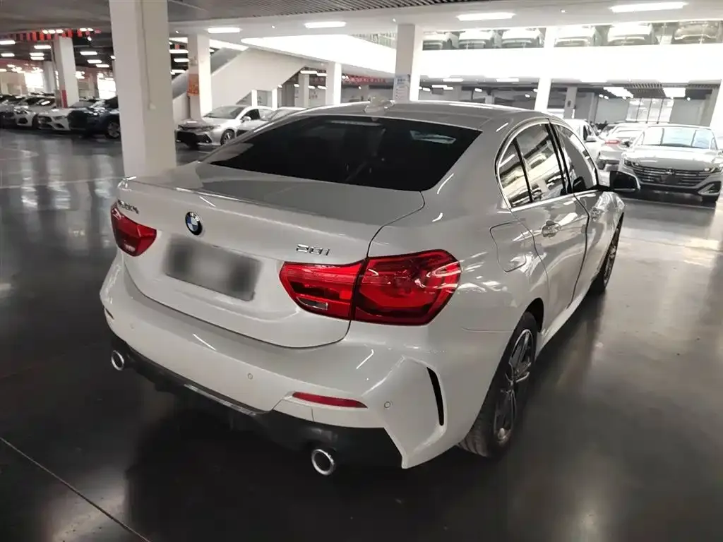 BMW 1 Series 2023 из CN, фото 3
