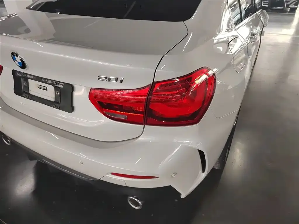 BMW 1 Series 2023 из CN, фото 2