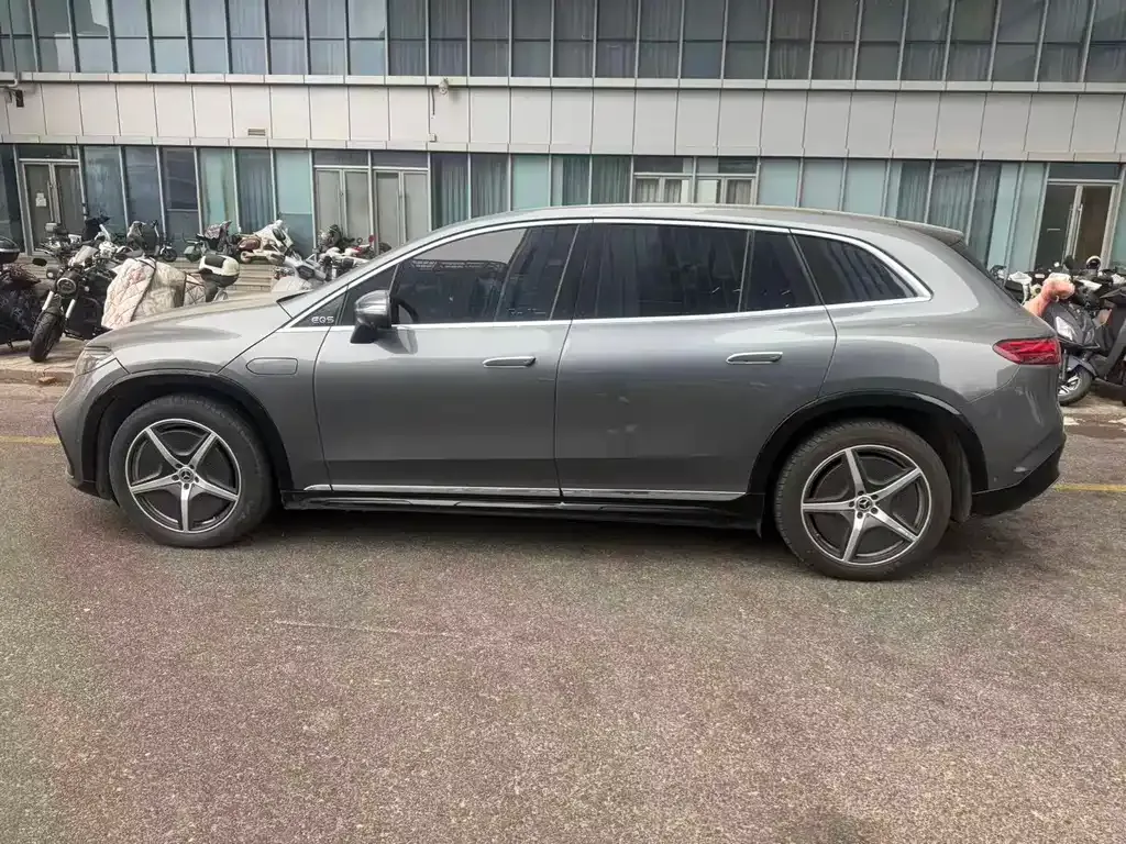 Mercedes-Benz EQS SUV 2023 из CN, фото 10