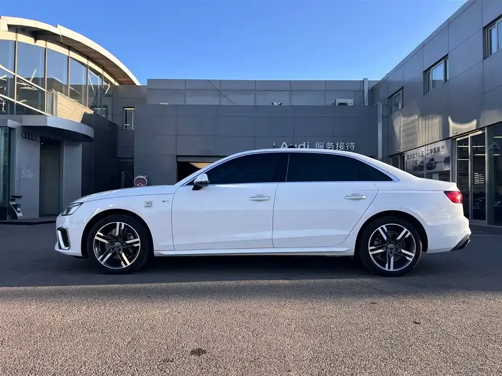 Audi A4L 2021 из CN, фото 8