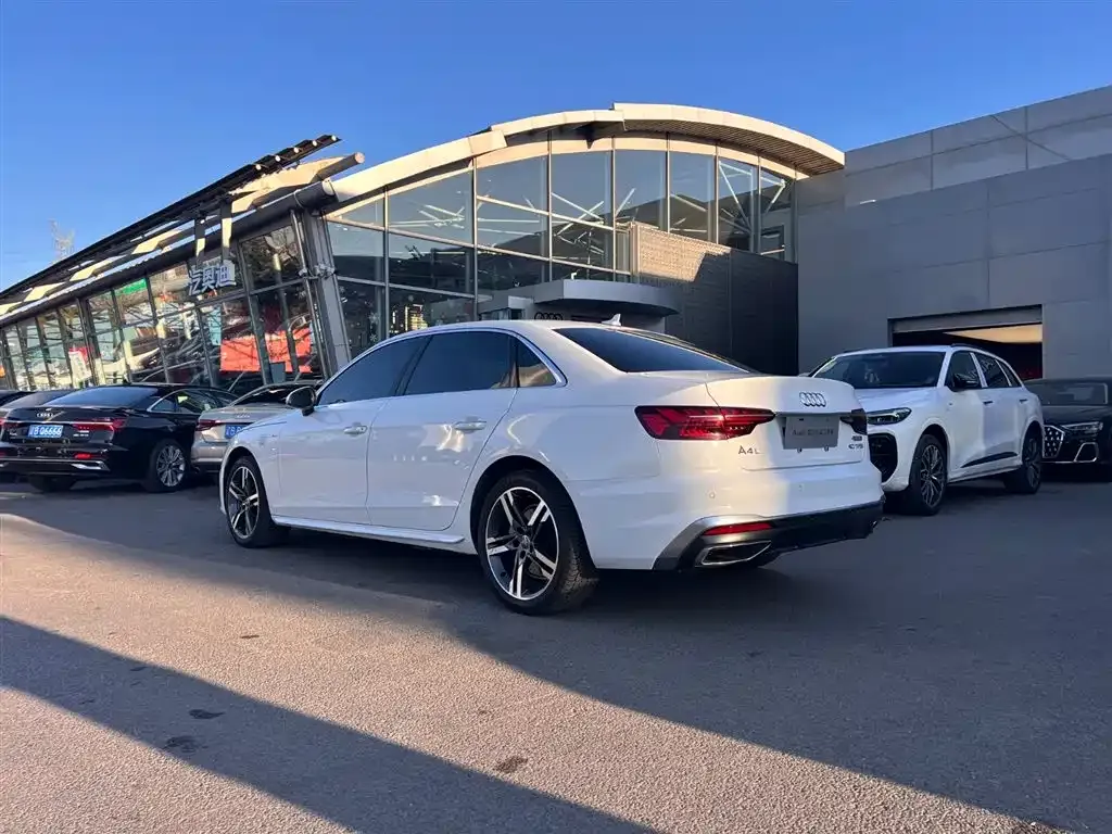 Audi A4L 2021 из CN, фото 6
