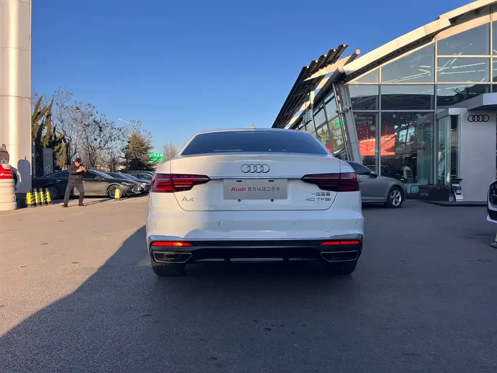 Audi A4L 2021 из CN, фото 9
