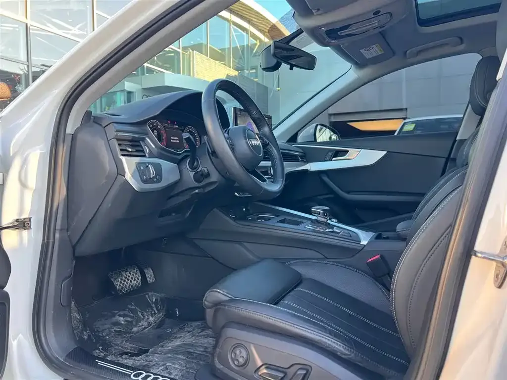 Audi A4L 2021 из CN, фото 3