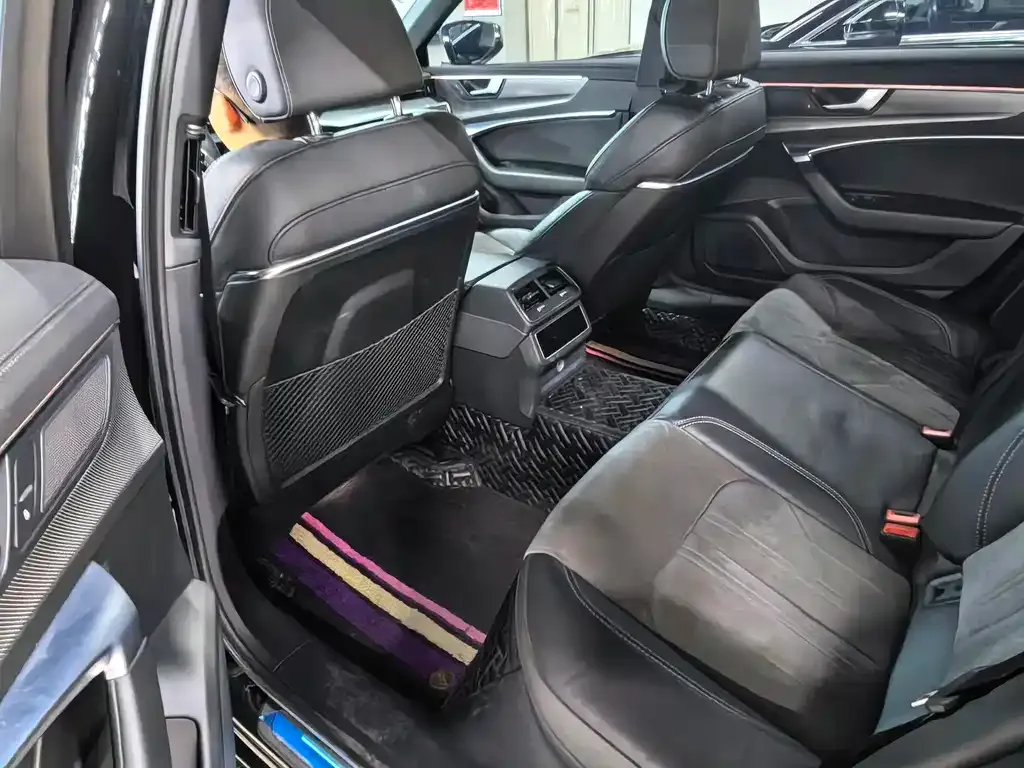 Audi A6L 2021 из CN, фото 9