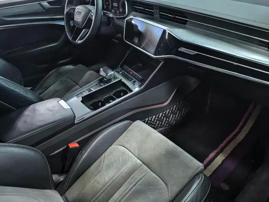 Audi A6L 2021 из CN, фото 4